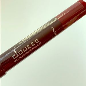 NEW DOUCCE Relentless Matte Crayon 405 winterberry